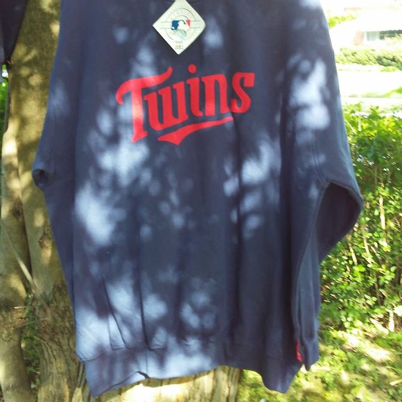 XL Men Blue With Twins in Red Sweatshirt - Picture 2 of 8